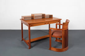 Mayer May Desk by Frank Lloyd Wright | Stile