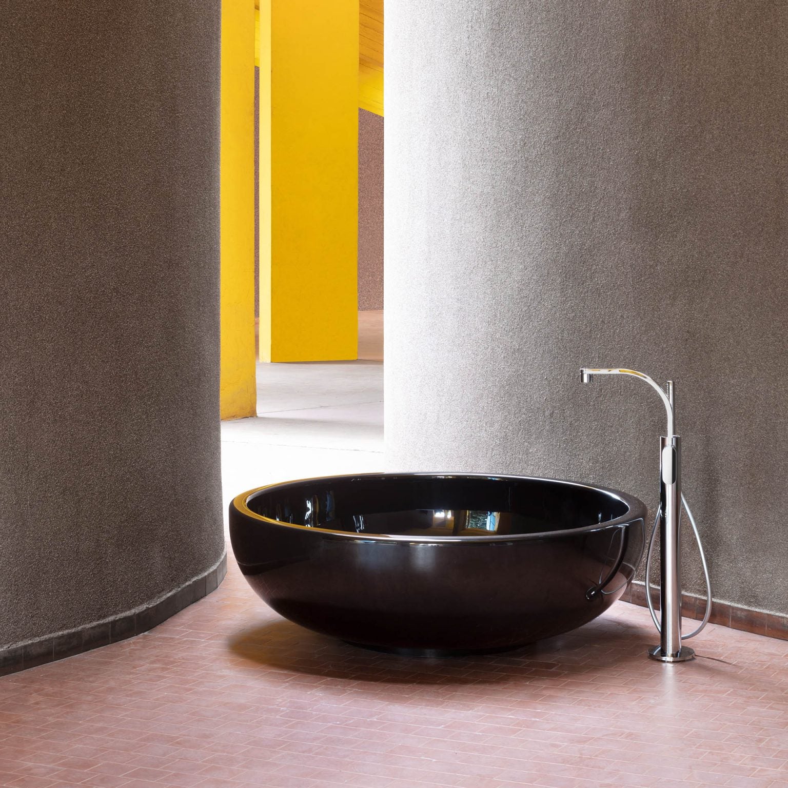 Fontana Freestanding Bathtub with Shower | Ceramica Flaminia