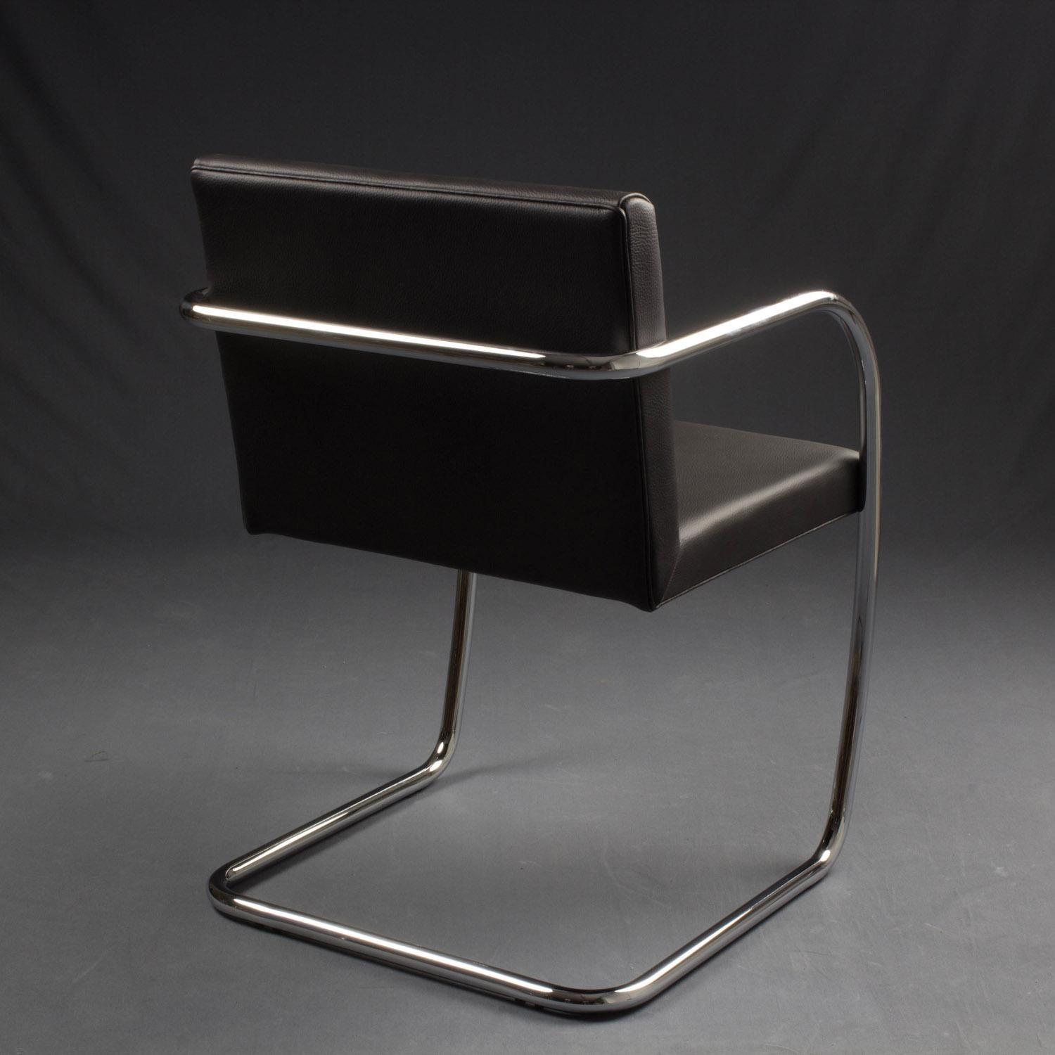 Brno Chair with Armrests by Mies van der Rohe | Stile