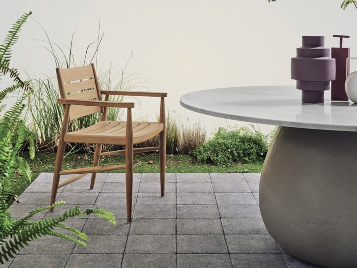 Eidos 24 Dining Chair Teak with Armrests | Gervasoni