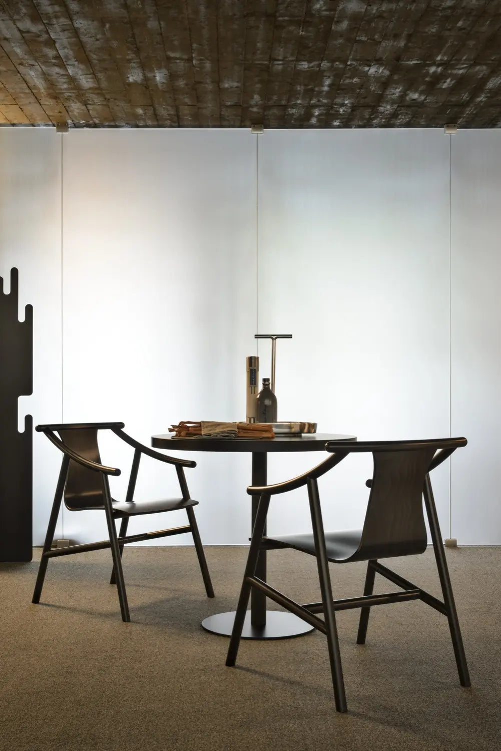 Magistretti 03 01 Dining Chair with Armrests |  Wiener GTV Design
