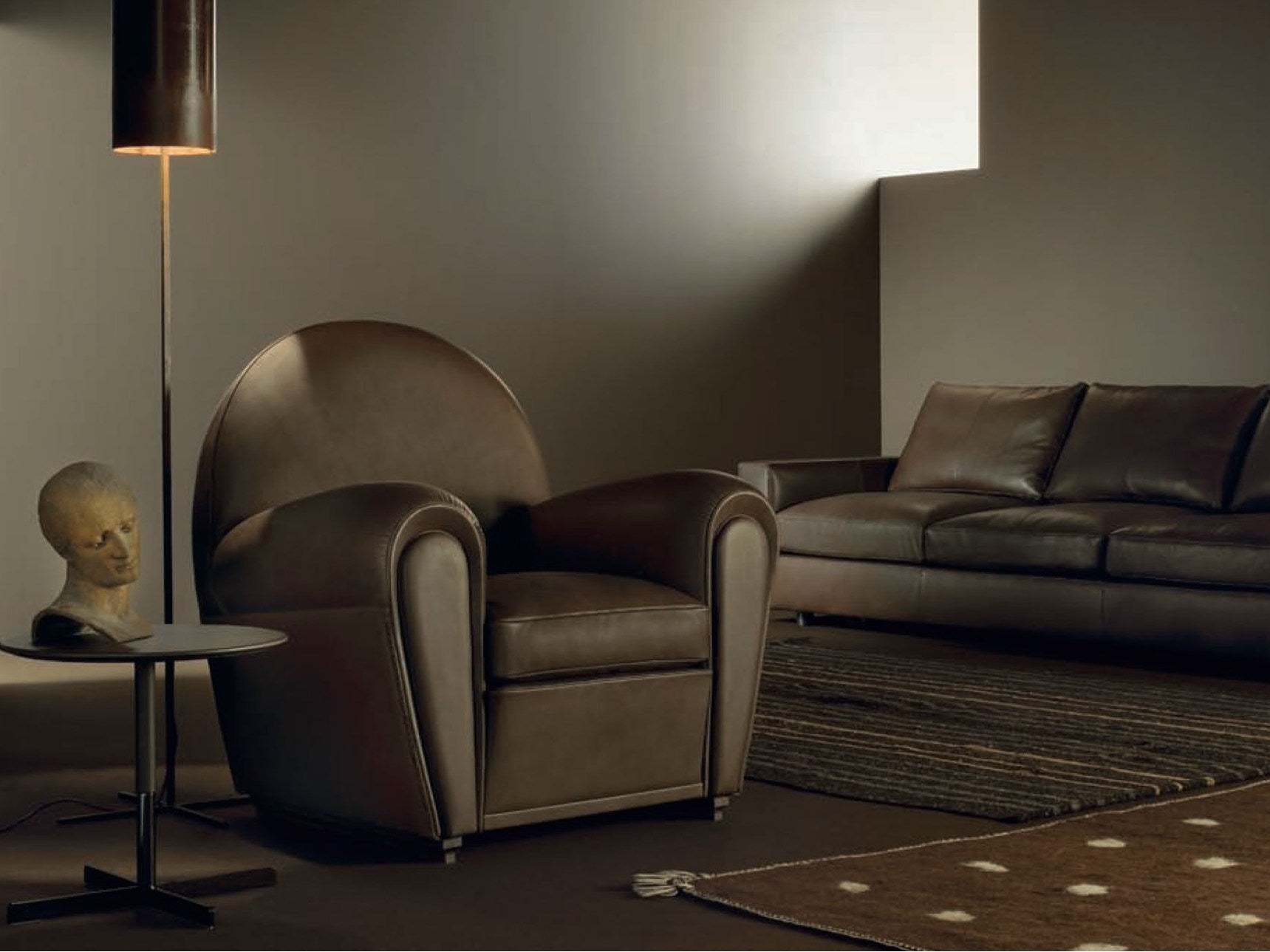 Poltrona Frau Vanity Fair Armchair by Renzo Frau | Iconic Lounge Chair