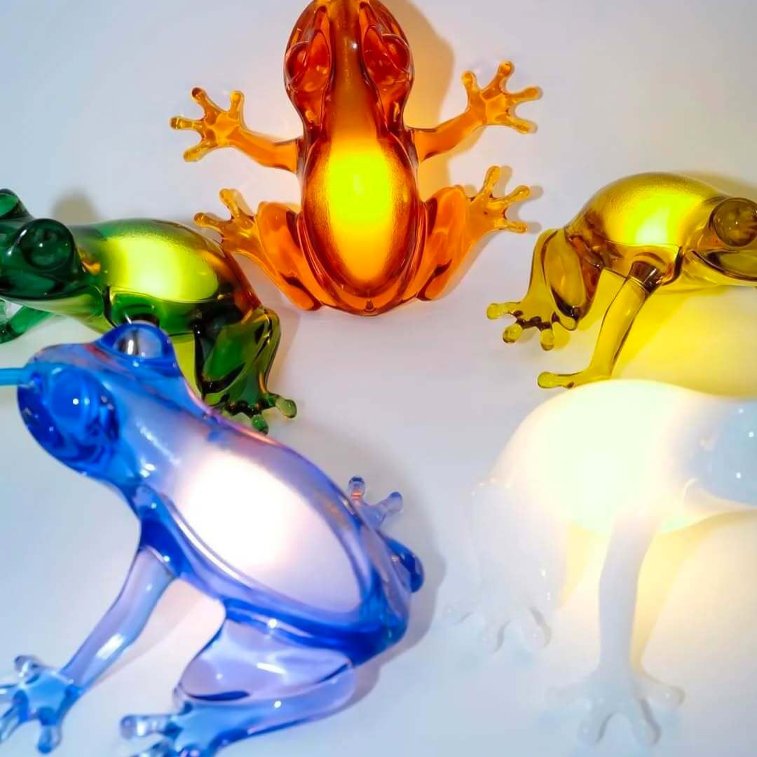 Colorful  frog sculptures  table lamps by Qeboo