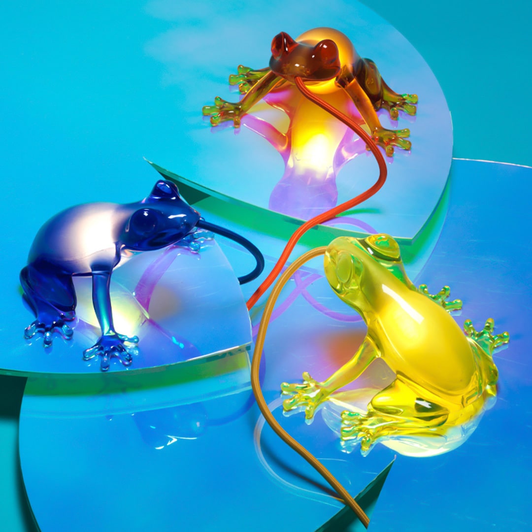 Surrealist frog-shaped lamp with warm illumination by Qeeboo