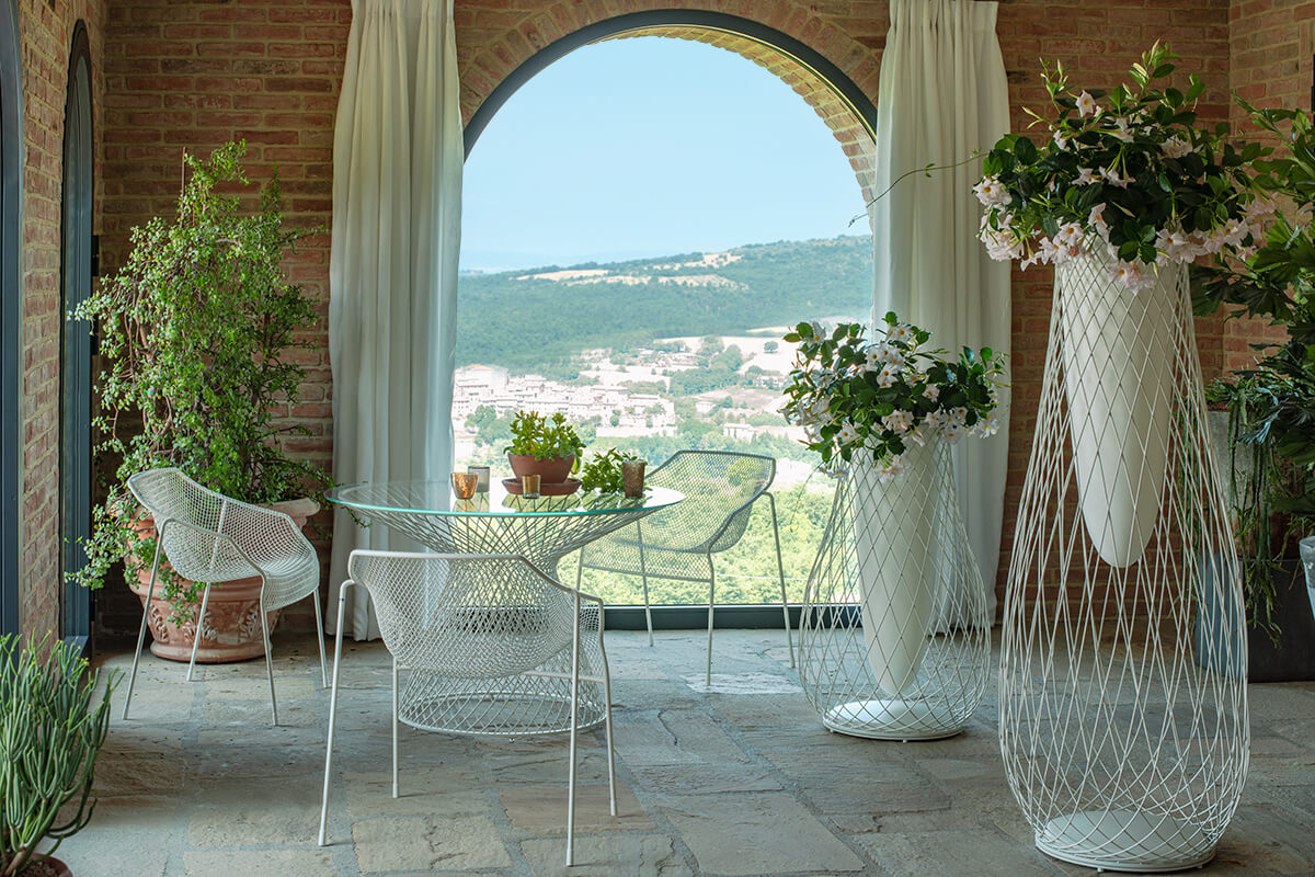 Heaven Round Dining Table d 120 | Outdoor | EMU