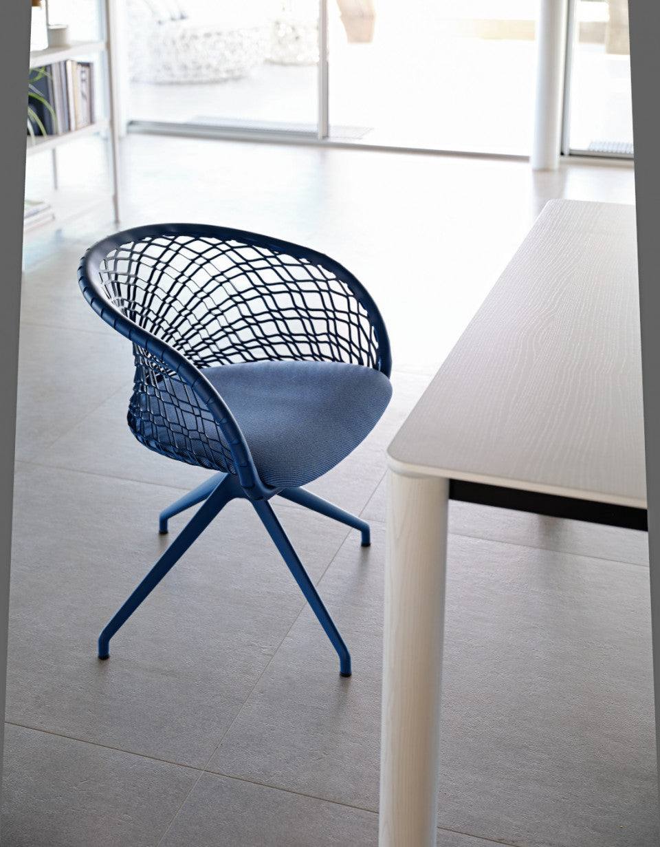 P47 Swivel Armchair | Midj Contemporary Design