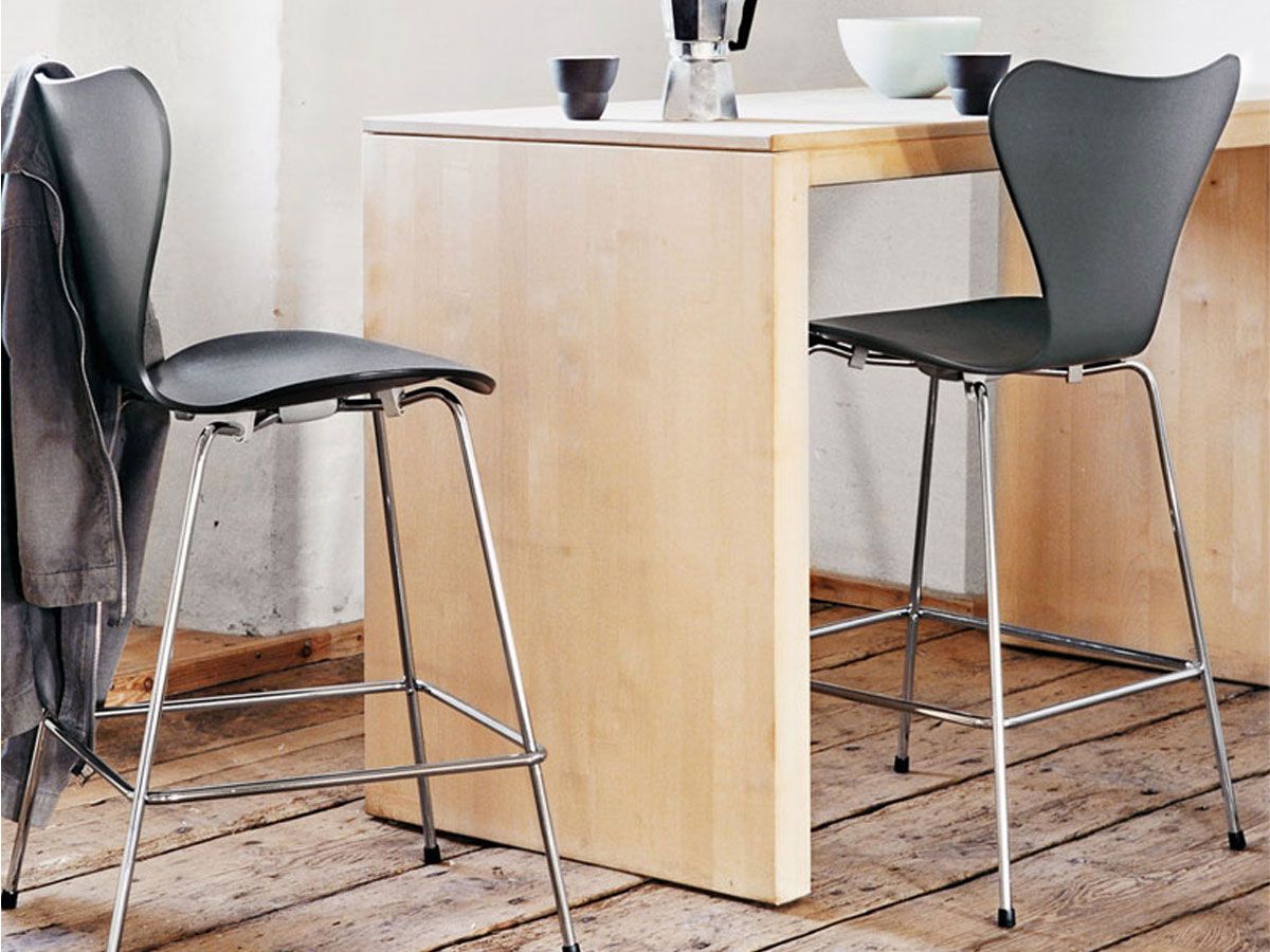 Series 7 Barstool by Arne Jacobsen | Stile