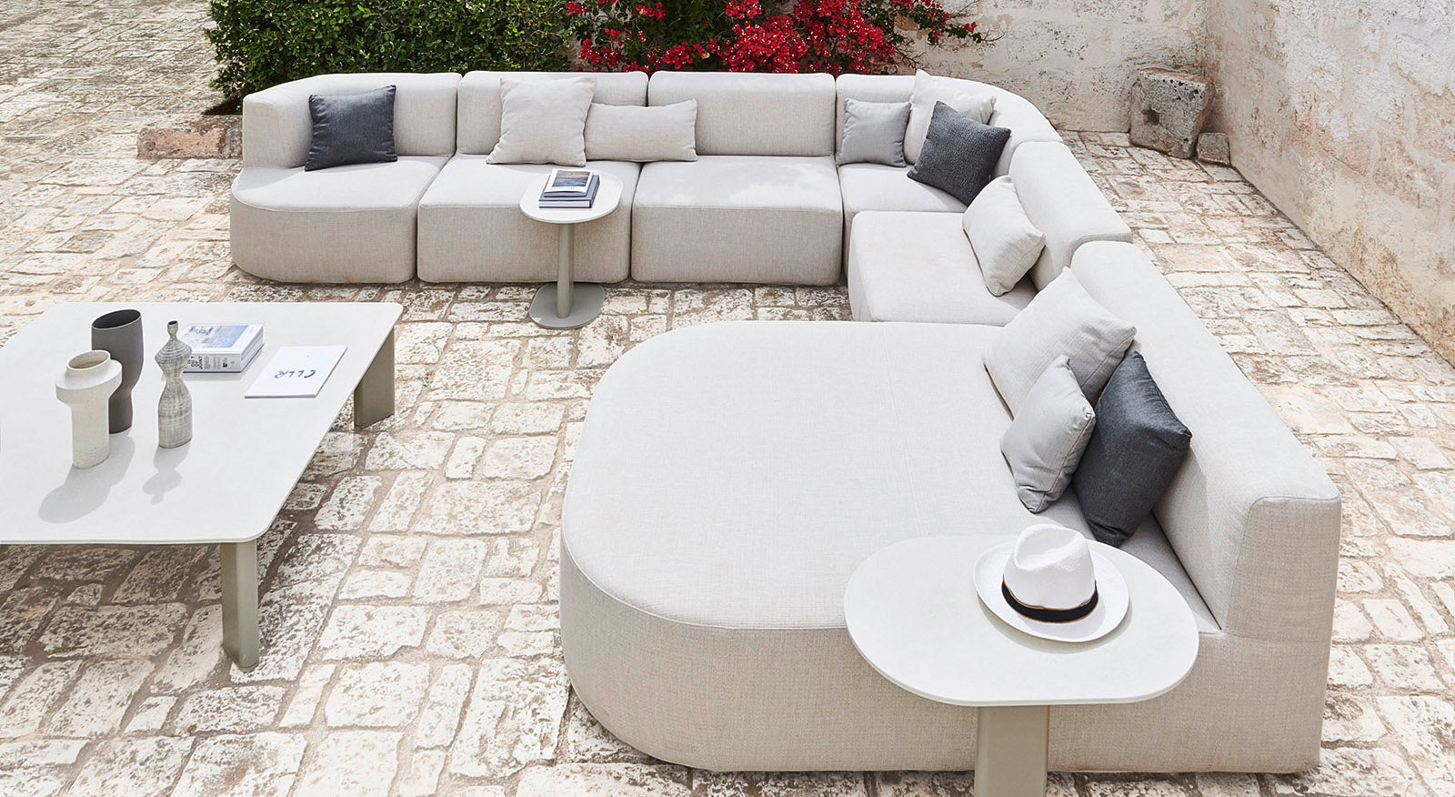 Plinto Outdoor Coffee Table | Designed by Pio & Tito Toso | Varaschin