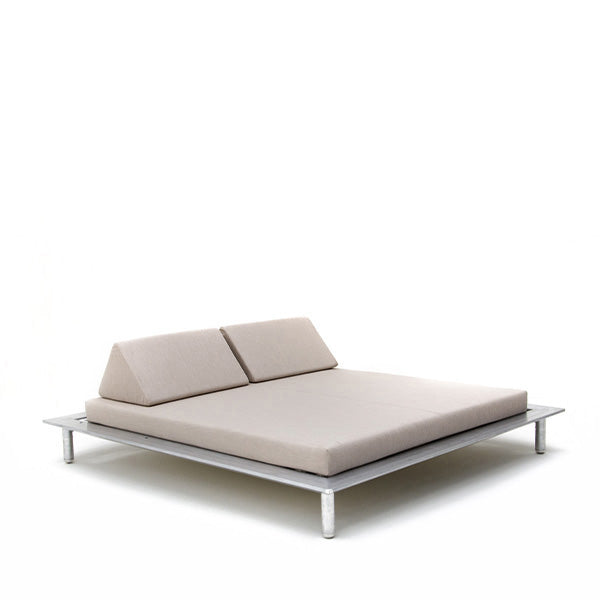 Sunmoon Outdoor Tatami | Designed by José Manuel Ferrero | Varaschin