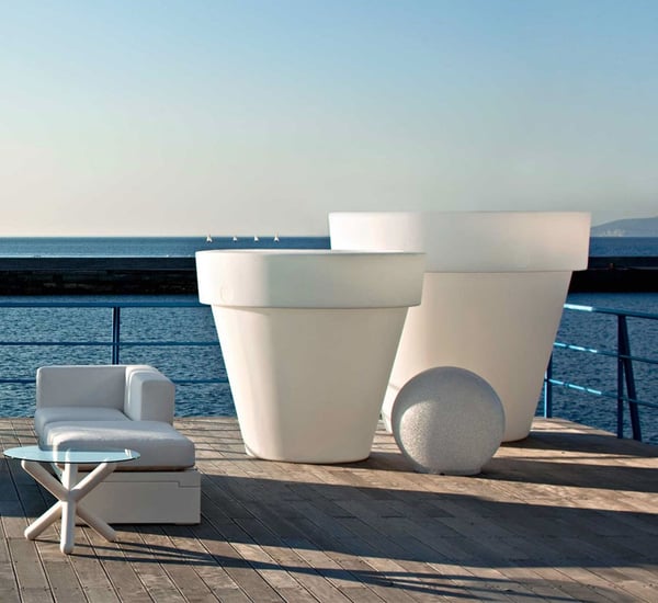 Vas‑One Vase — Oversized Sculptural Indoor/Outdoor Planter by Serralunga