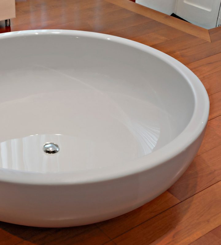 Fontana Freestanding Bathtub with Shower | Ceramica Flaminia