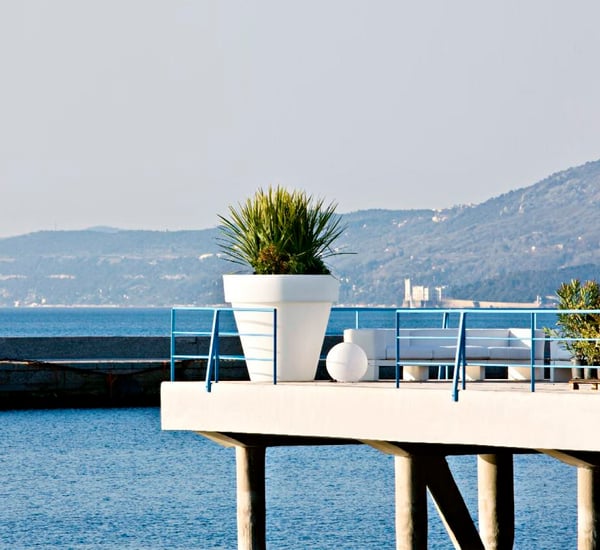 Vas‑One Vase — Oversized Sculptural Indoor/Outdoor Planter by Serralunga