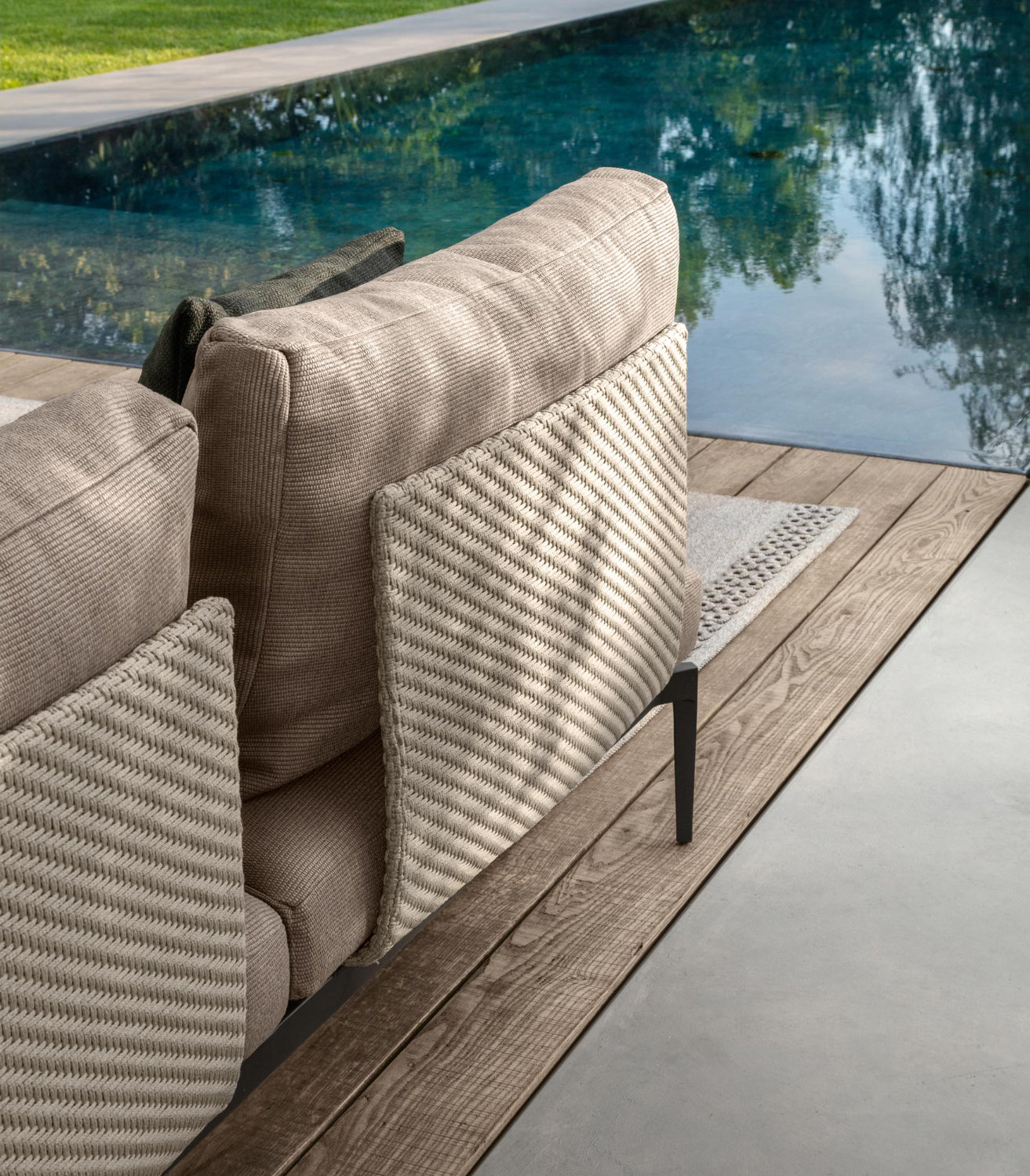 Leaf 2 Seater Sofa | Luxury Talenti Outdoor Living