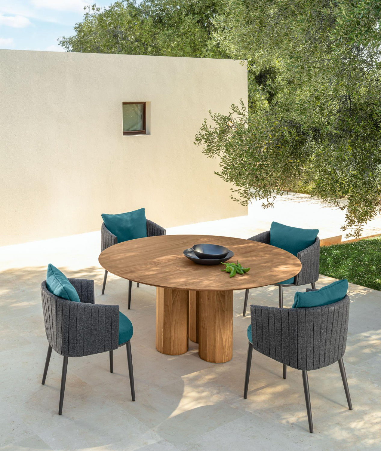 Salinas Wood Round Dining Table | Luxury Talenti Outdoor Living