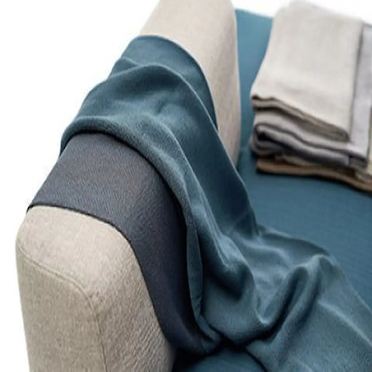 Trama Blanket Bronze Tabacco | Designed by R&D Varaschin | Varaschin