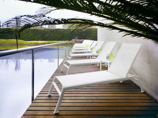 Victor Stackable Sunbed | Designed by R&S Varaschin | Varaschin