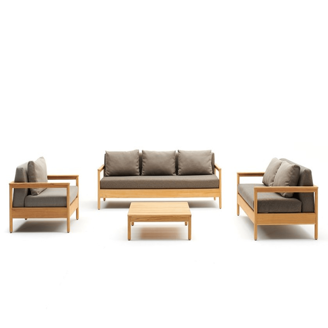 Bali Armchair | Designed by Alessandro Dubini | Varaschin