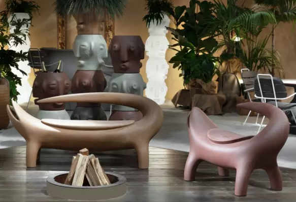 Big Kroko Bench | Designed by Marcantonio | Slide Design