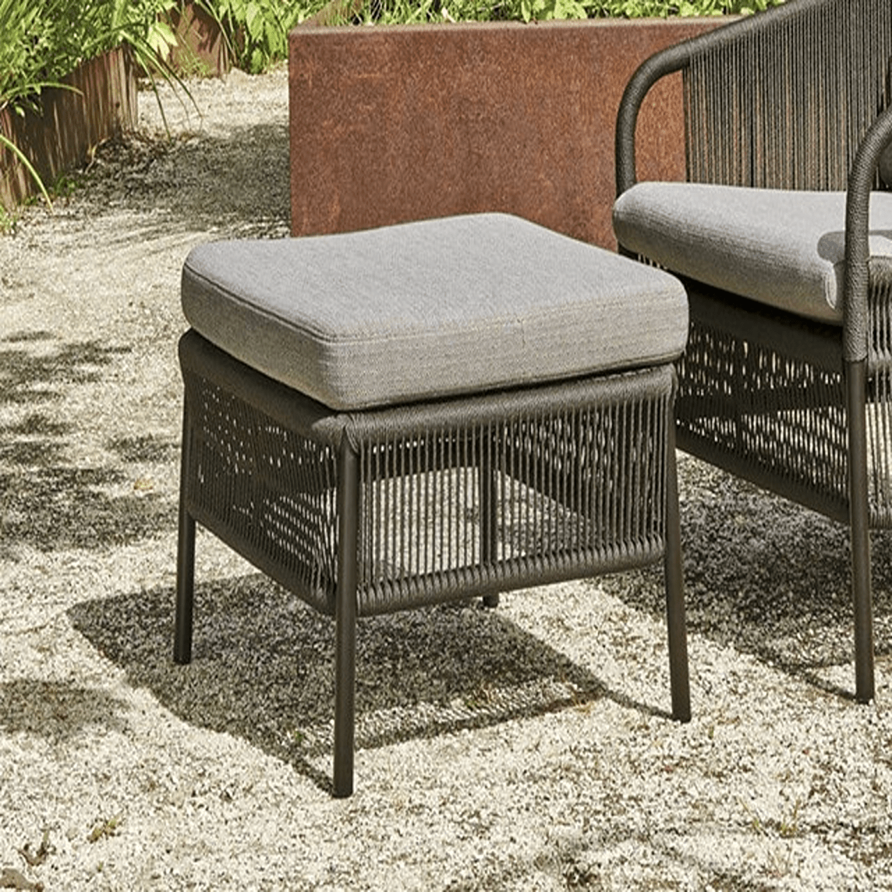 Cricket Pouf | Designed by Daniele Anki Gneib | Varaschin