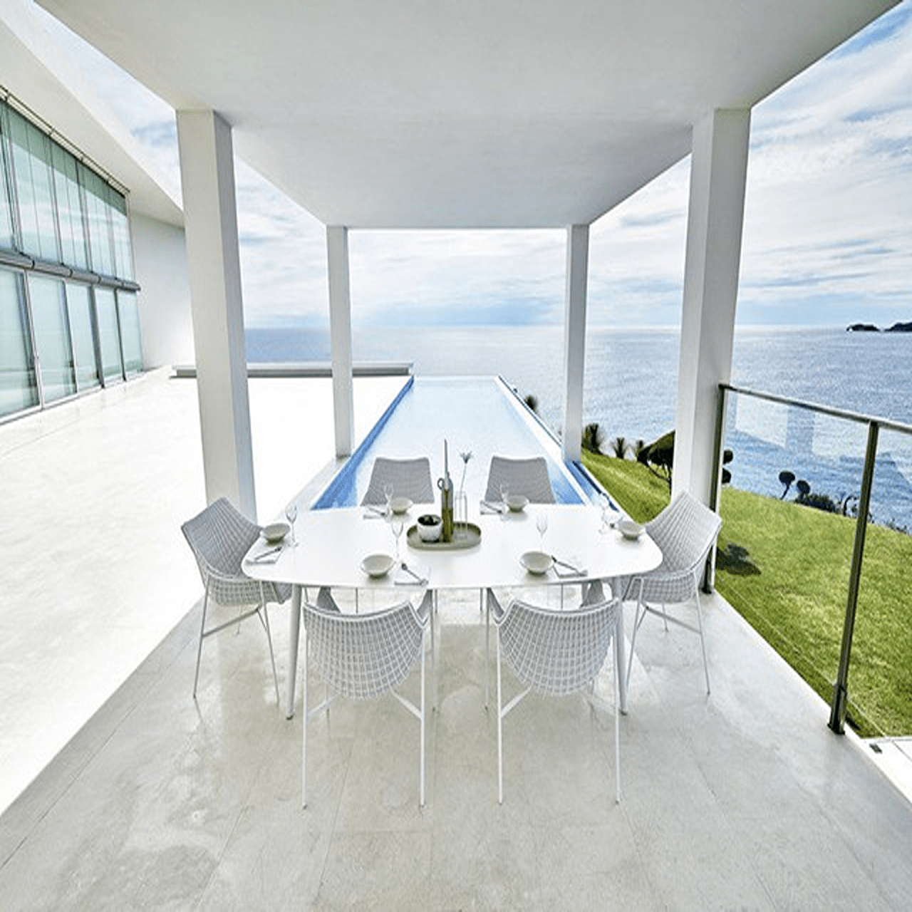 Ellisse Elliptical Dining Table | Designed by R&D | Varaschin