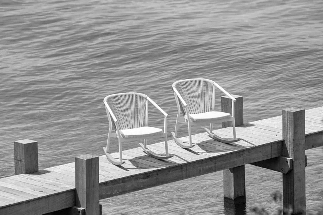 Smart Rocking Lounge Chair | Designed by DESIGN R&D | Varaschin