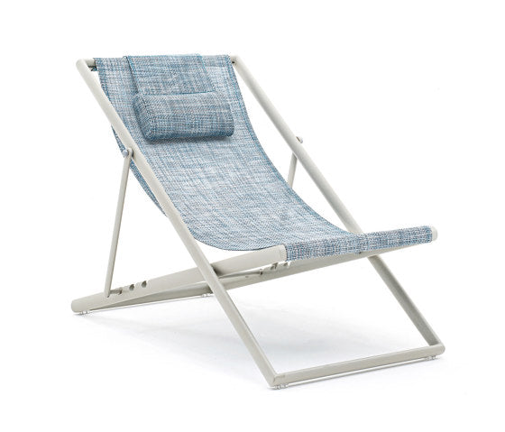 Clever Folding Deck Chair | Designed by R&S Varaschin | Varaschin