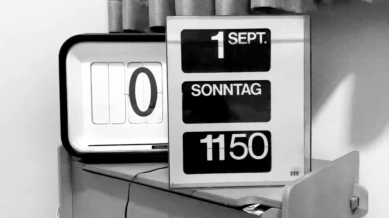 Dator 60 Iconic Vertical Table Wall Clock | Designed by Gino Valle | Solari Lineadesign