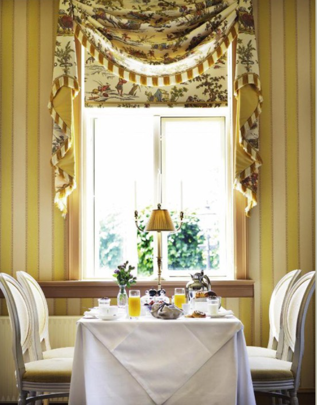 S 200 Amandine Medallion Dining Chair | Classic Contemporary Seating | Set of 2 | Modonutti