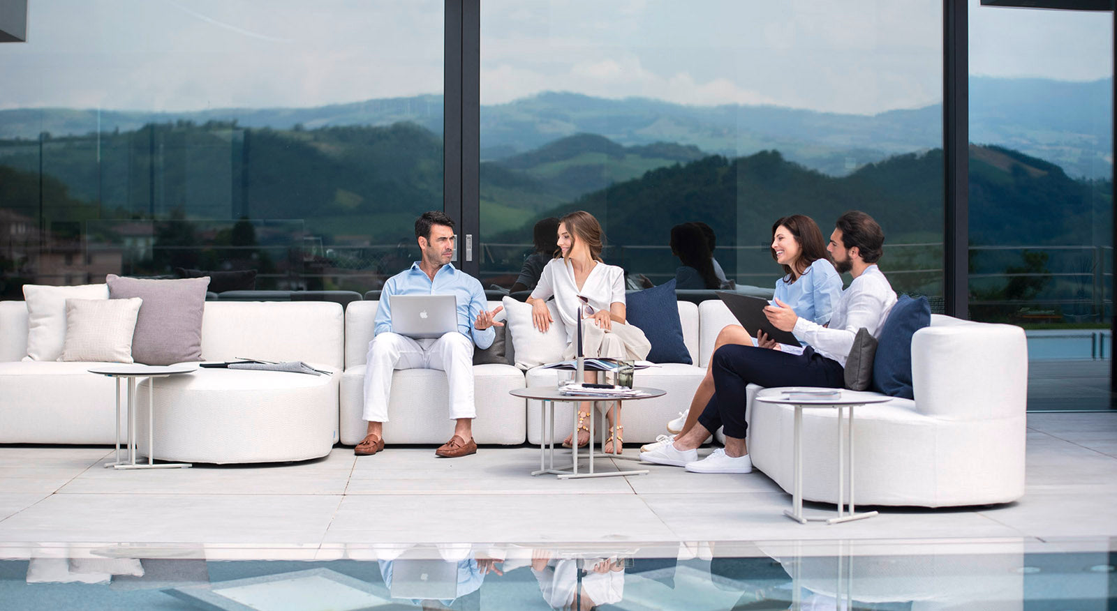 Belt Coffee Table | Designed by Giopato & Coombes | Varaschin