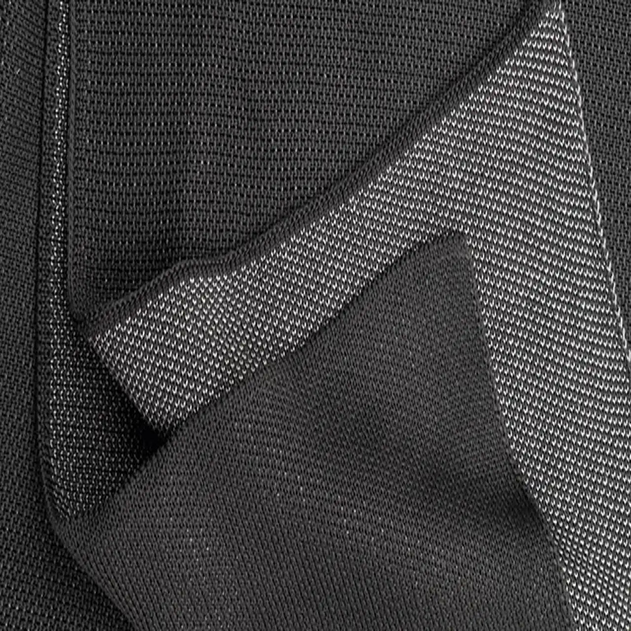 Trama Blanket Grey | Designed by R&D Varaschin | Varaschin